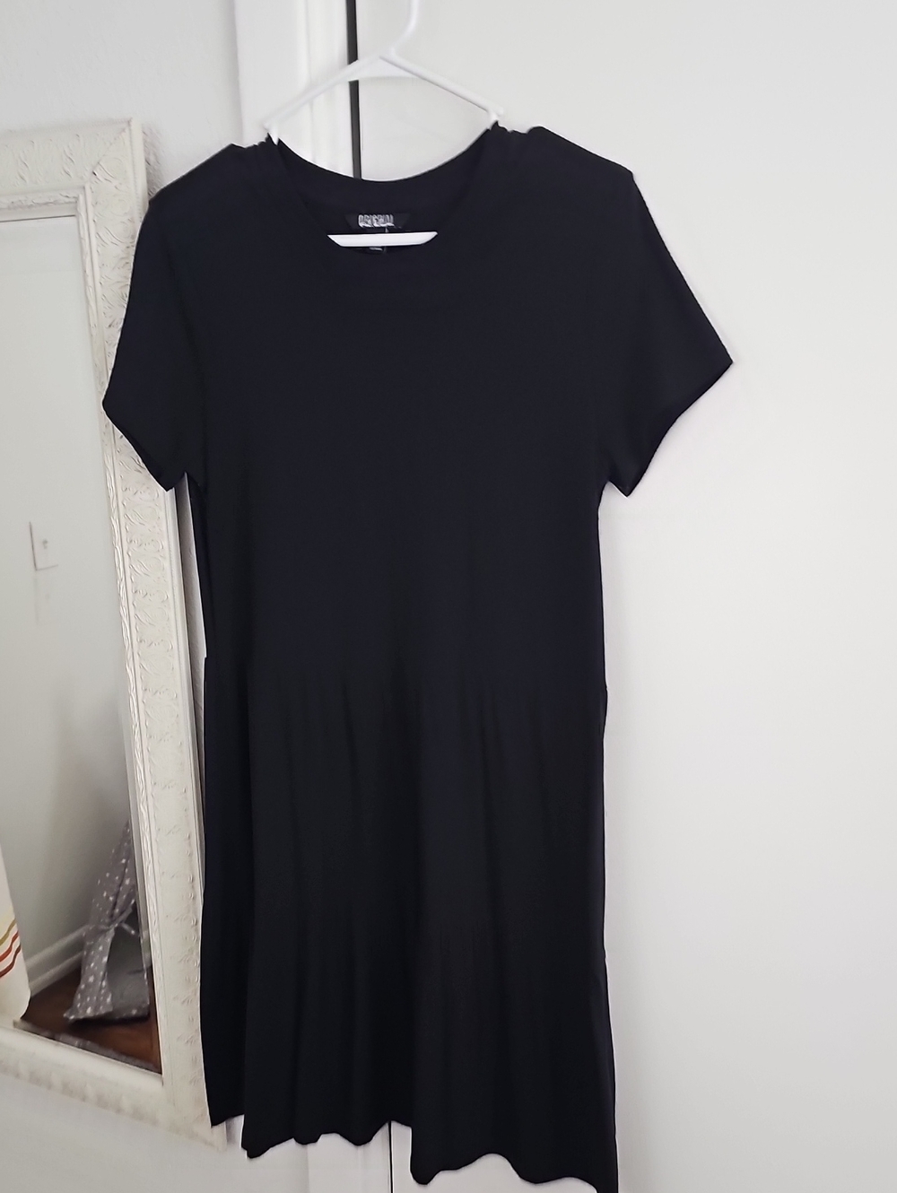 Black Short-Sleeve Casual Dress